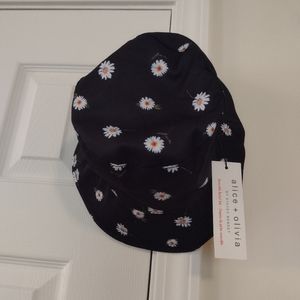 NWOT Alice + Olivia Reversible Bucket Hat